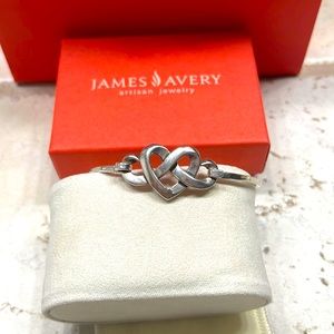 James Avery Retired Heart Knot
Sterling Silver Hook-On Bracelet..